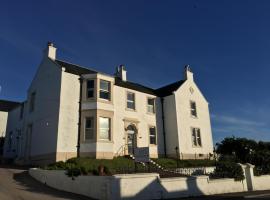 The Bowmore House Bed and Breakfast: Bowmore şehrinde bir Oda ve Kahvaltı