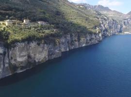 Hotel La Terrazzina, hotel with parking in Gargnano