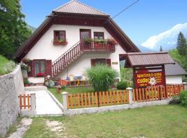 Apartmaji in Sobe Cuder, hotel en Soča