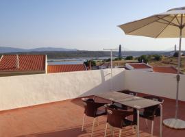 Nunes Apartments, hotel with parking in Mexilhoeira da Carregacao