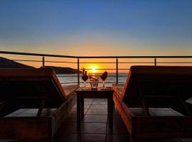 Faros Luxury Suites: Marathopolis şehrinde bir otel