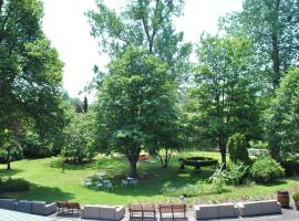 La Roseraie. Gaume-Ardenne-lacuisine sur Semois., hótel í Florenville