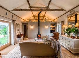 Cambridge Country Cottages, отель в Кембридже, рядом находится Anglesey Abbey