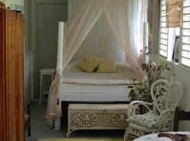 Charming Old World Apartment, pensión en Bridgetown