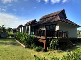 The Hip Resort @ Khao Lak, курортний готель у місті Bang Sak