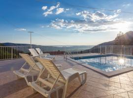 Holiday Home Urlović, hotell sihtkohas Gruda