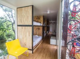 부리람에 위치한 호텔 Ducati Bike Box Hotel
