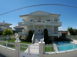 Seaside Villa (Apartment 1): Ássos şehrinde bir otel