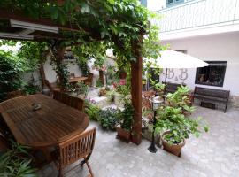 Bed and Breakfast Alberini, holiday rental in Noto