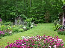 Garden of Eden Cabins, maison de vacances à Cosby
