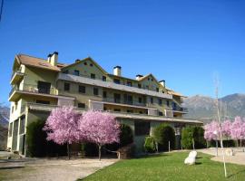 Apartamentos Naspún, hotel en Campo