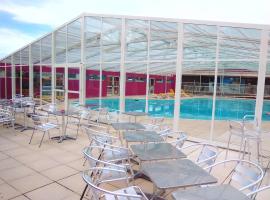 Eté indien-hôtellerie de plein air, ξενοδοχείο με πισίνα σε Wimereux