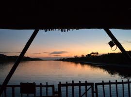 Maggie May House Boat - Colchester - 5km from Elephant Park, beach rental in Colchester