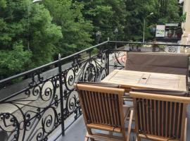 R and B, guest house in Borjomi