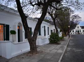 De Kothuize 6, hotel near Anglo-Boer War Memorial, Graaff-Reinet