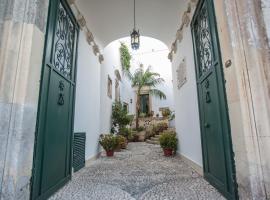 Villa De Pietro, hotel i Cursi