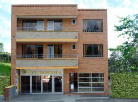 Hotel Tropico Real Mesitas, hotel v destinaci El Colegio