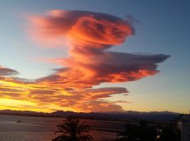 Apartamentos Ferrán Paqui, allotjament a la platja a Roses