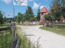 Stadnina koni Tarka, nhà nghỉ trang trại ở Zwierzyniec