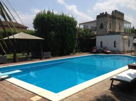 Villa Guelfi: Cascina'da bir otel