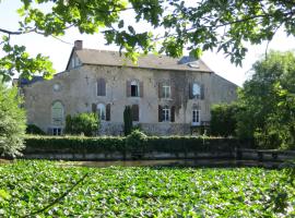 Chambres d'hôtes du Moulin de la Chaussee, bed & breakfast i Saint-Denis-dʼOrques