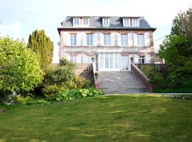 Castel De La Terrasse: Étretat şehrinde bir otel