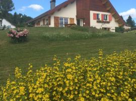 Au Charnet, Bed & Breakfast in Les Fourgs