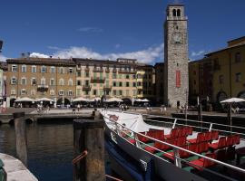 Hotel Centrale, hotel u Riva del Gardi