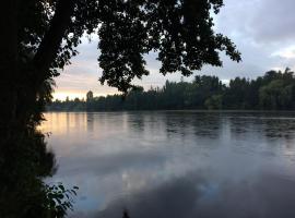 Camping & Hospedaje Rio Laja, golfový hotel v destinaci El Manzano