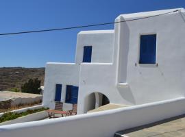 Superb view House-Sikinos Island-Chorio, hotelli kohteessa Síkinos