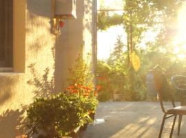 Merabi and Neli Guest House, hotel in Makhinjauri