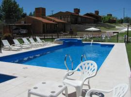 COMPLEJO DEL MIRADOR con piscina climatizada, hytte i Potrero de los Funes