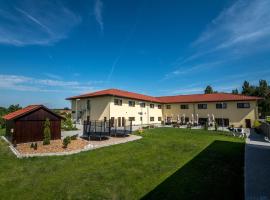 Hotel Na Farmě Choťovice, hotel v destinaci Choťovice