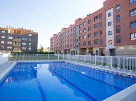 Apartamento Italia piscina aire acondicionado a 5 minutos del centro en coche ideal para mascotas, hotel económico en Logroño