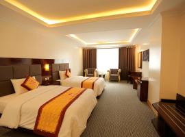 Lao Cai Royal Hotel, hotel with parking in Lao Cai