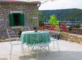 Holiday Home Anna, casa de campo em Skradin