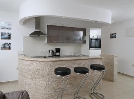 Apartments Intiv, hotel in Malinska