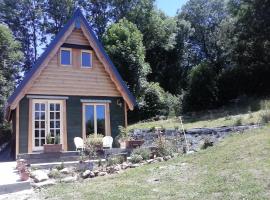 WillowTree Cottage, cabin in Avèze