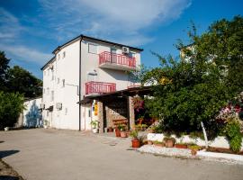 Ana & Stjepan Nikolic - Pilgrim's 2nd home, hotel i Međugorje
