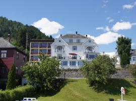 Midtnes Hotel, hotelli kohteessa Balestrand