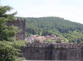 Hostal El Castillo, viešbutis mieste Arenas de San Pedras