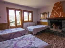 Casa Sisquet, Casa rural para 15 personas con jardín, barbacoa y sala de juegos al Pallars