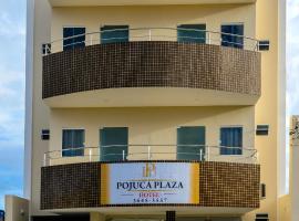 Pojuca Plaza Hotel، فندق مع موقف سيارات في Pojuca