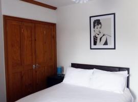 3 Luxury En-suite Bedrooms, hotel near Llandaff Cathedral, Cardiff