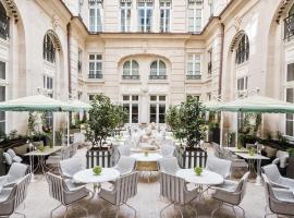 Hotel de Crillon: Paris, Bourbon Sarayı yakınında bir otel