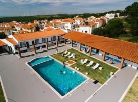 Zulla Nazaré`s Surf Village, hotel u gradu Nazare