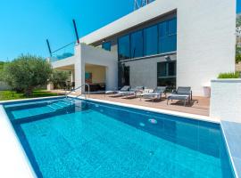 Villa Lu sea view-gym-sauna-hot tub,pool, villa em Mokosica