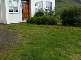 Giljur Guesthouse, farm stay in Vík