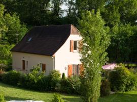 Viesnīca ar autostāvvietu Gîte le Noyer - l'Ancien Vignoble pilsētā Saint-Julien-de-Lampon