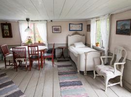 Thorstorps Gård B&B ค็อทเทจในSöderköping